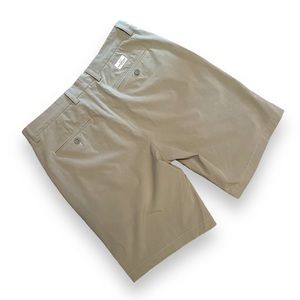 Vineyard vines light gray shorts size 32, 10” inseam
